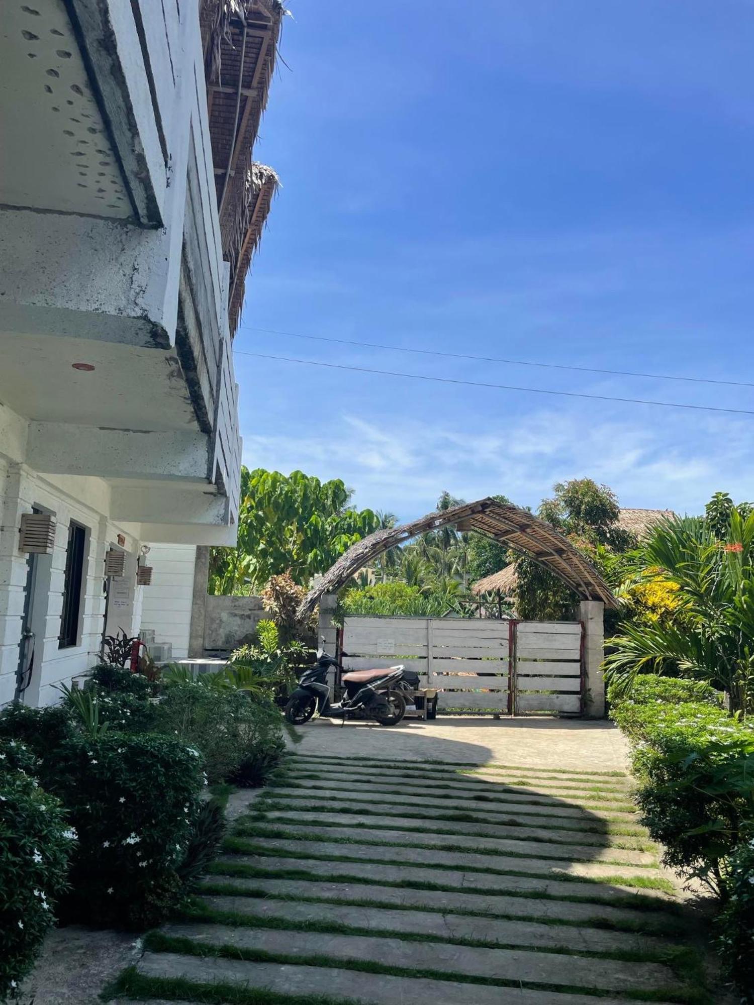 Point F Siargao Apartment Catangnan Luaran gambar