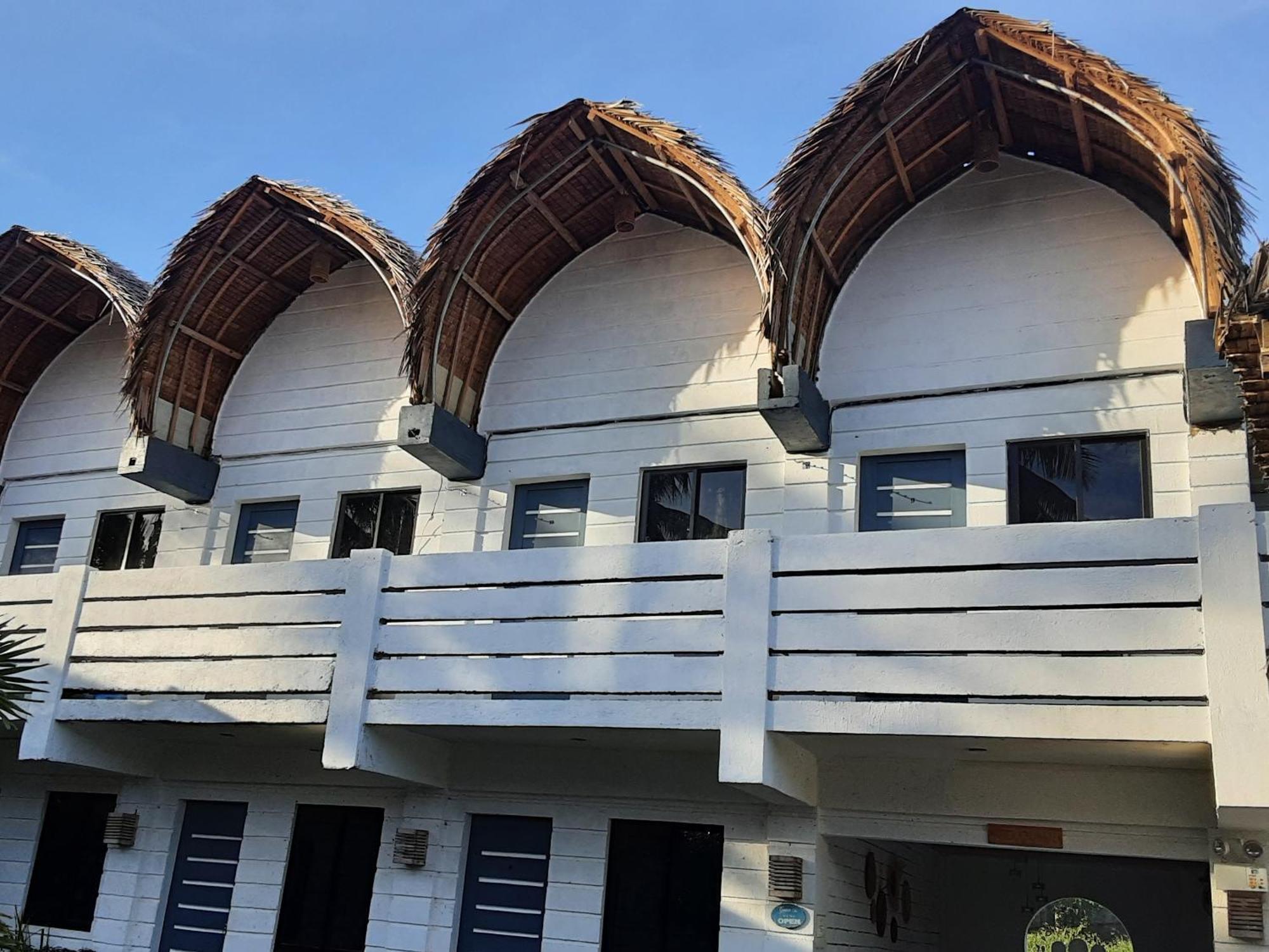 Point F Siargao Apartment Catangnan Luaran gambar