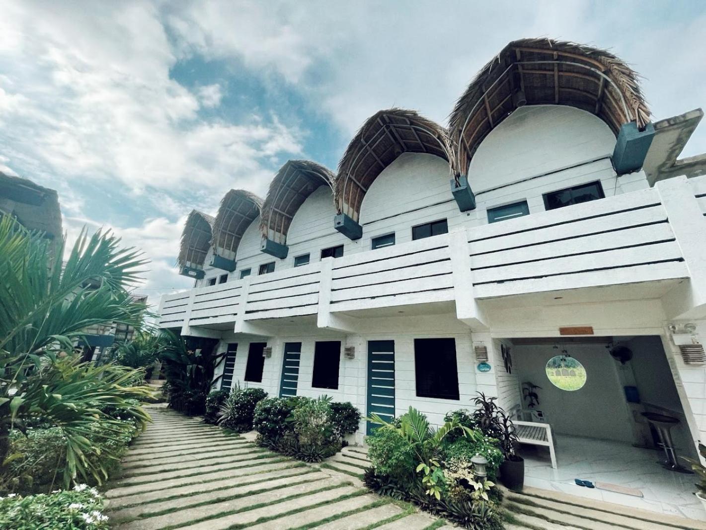 Point F Siargao Apartment Catangnan Luaran gambar